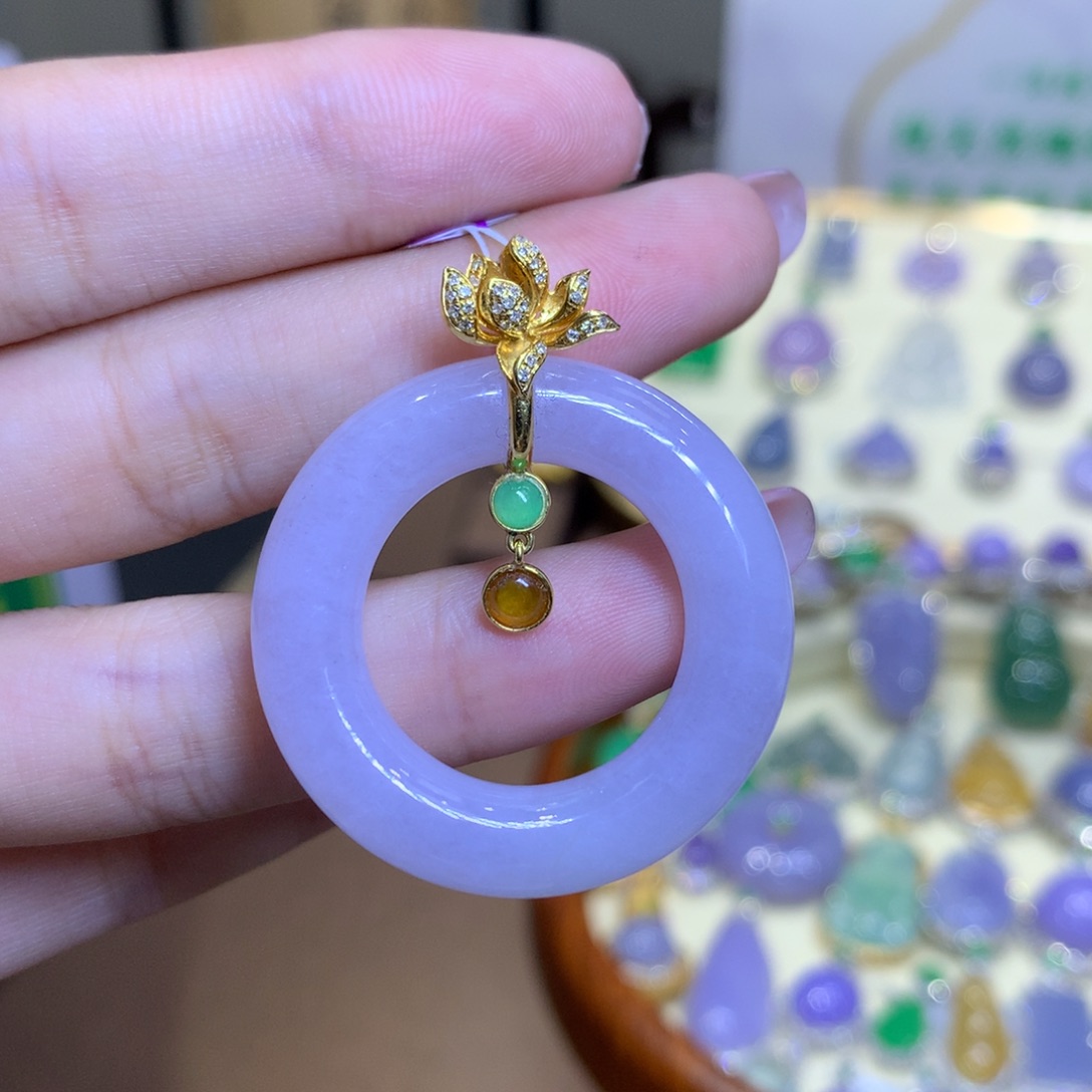 翡翠18K金镶嵌颈饰翡翠
