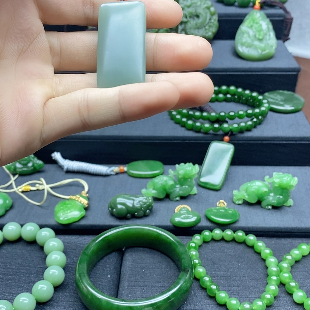 和田玉（碧玉）颈饰未镶嵌