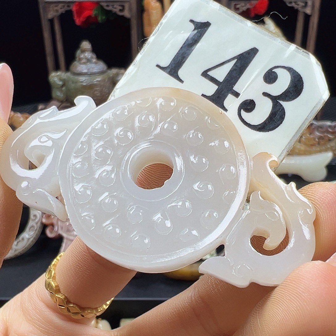 共***光和田玉未镶嵌挂件