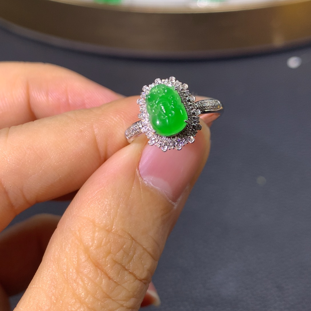 翡翠戒指18K金镶嵌翡翠