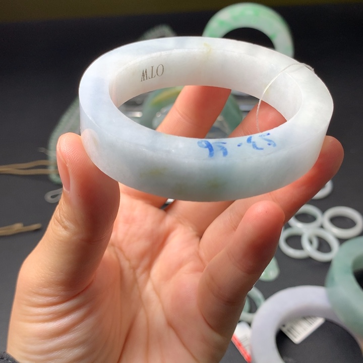 定制翡翠未镶嵌贵妃