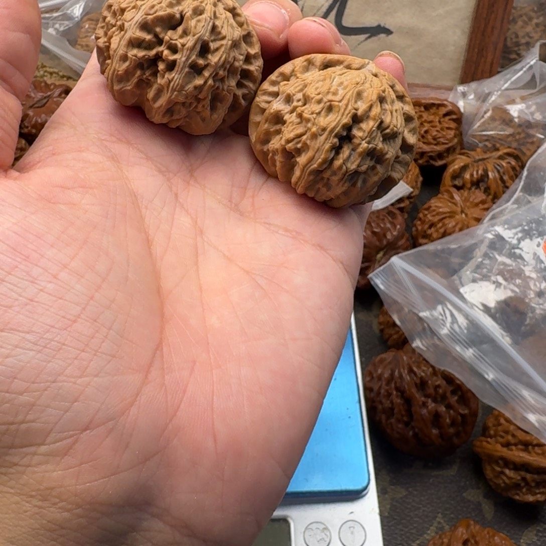 狼***性文玩核桃吊坠白狮子