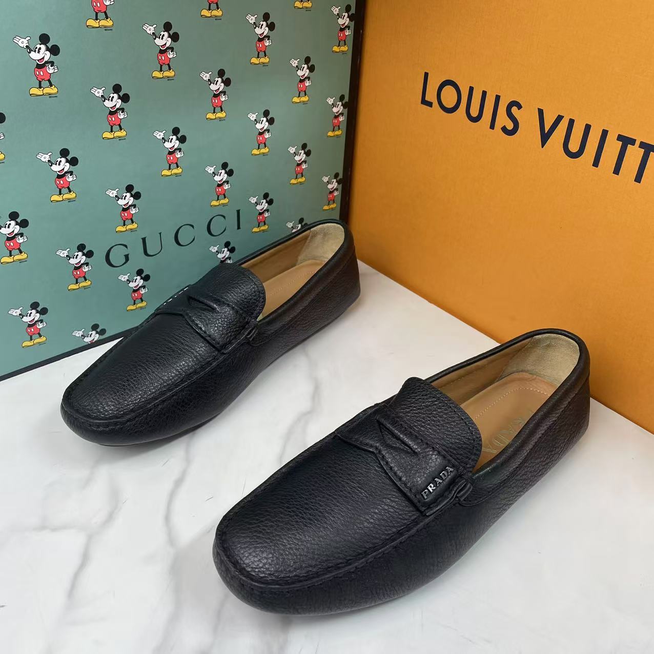 99新 Prada/普拉达 黑色荔枝纹小银扣潮流百搭舒适豆豆鞋/40码