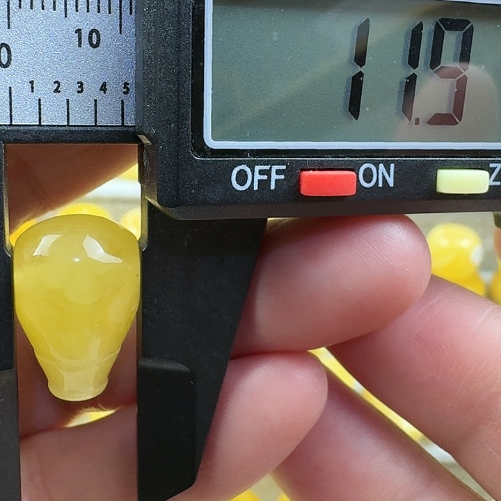 蜜蜡未镶嵌裸石18杂