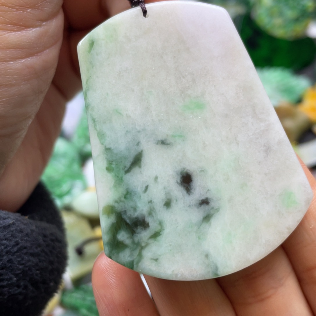 翡翠颈饰未镶嵌牌子