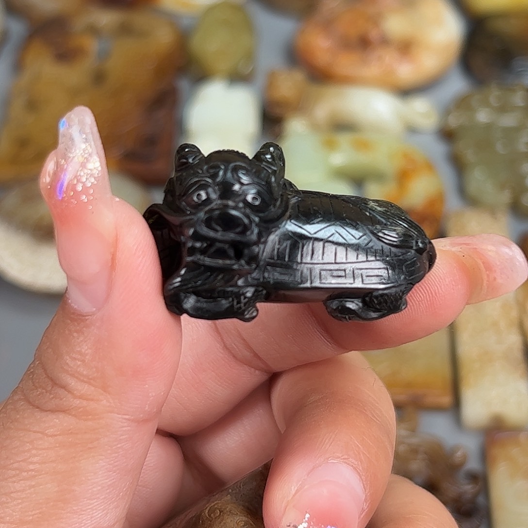 和田玉未镶嵌车挂：***雨