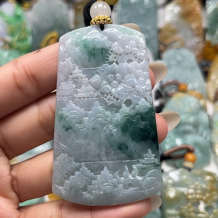 翡翠未镶嵌颈饰山水牌