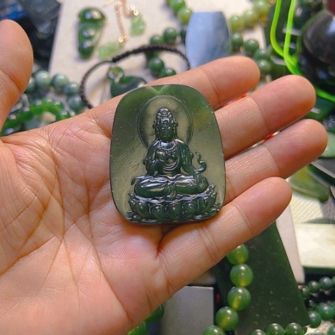 蛇纹石玉颈饰未镶嵌骑****吧