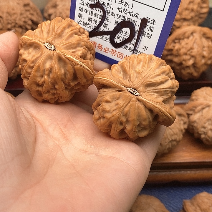 智***里吊坠桃核红锦鲤狮子45