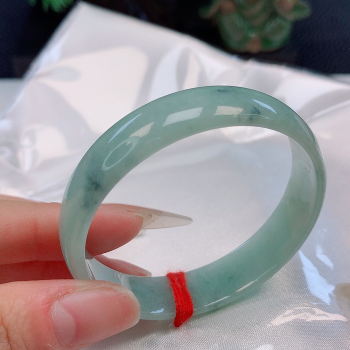 翡翠手镯未镶嵌50公主镯
