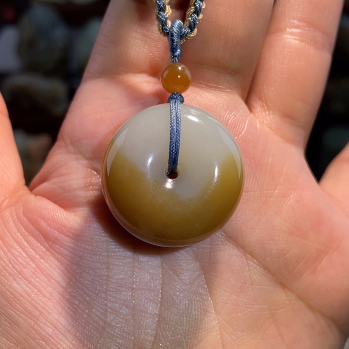 和田玉颈饰未镶嵌吊坠