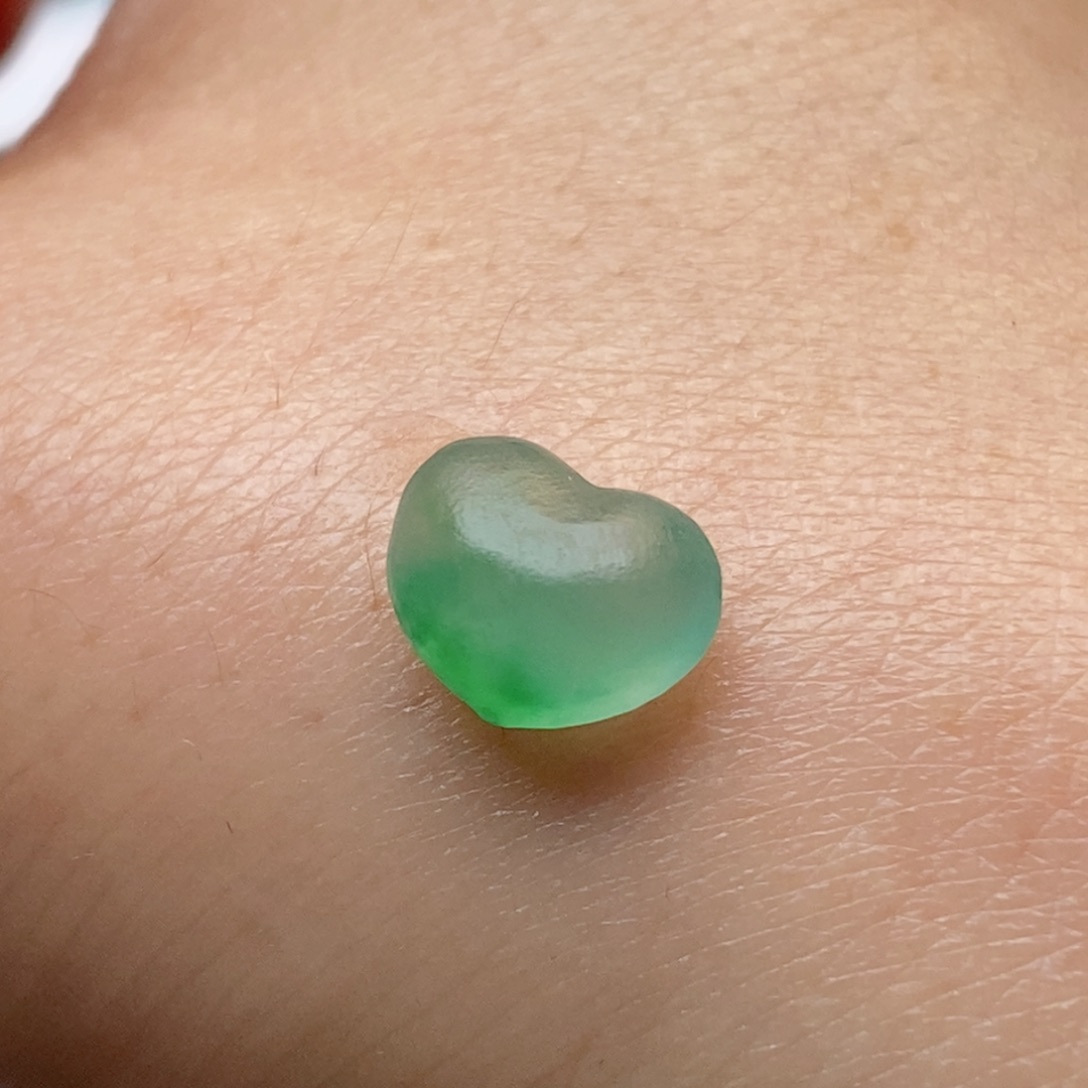 定制翡翠未镶嵌爱心
