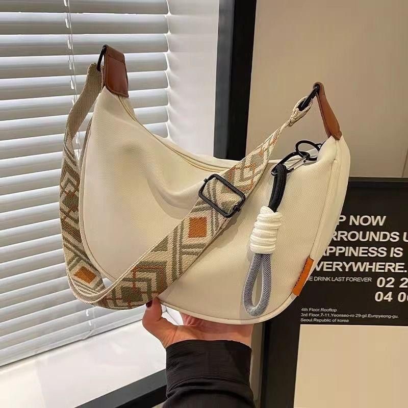 休闲牛津布斜挎包包女2025新款秋季爆款饺子包百搭小众单肩通勤包