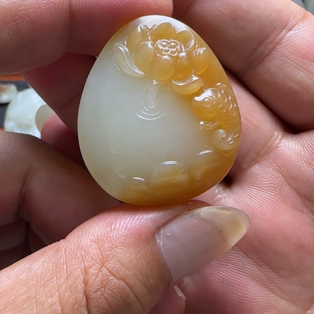 梦***露和田玉未镶嵌颈饰