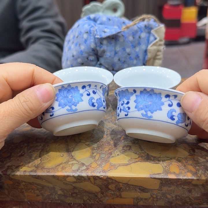 骨瓷杯一组。。。四个。。。