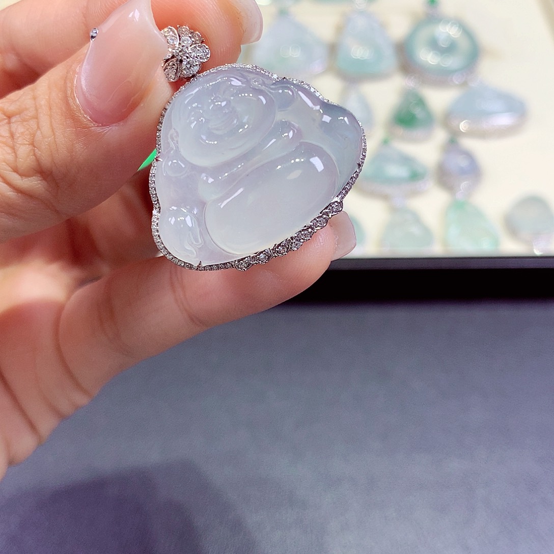 翡翠18K金镶嵌颈饰翡翠