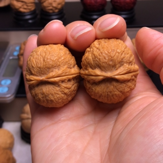 文玩核桃把件冰裂纹绣球28