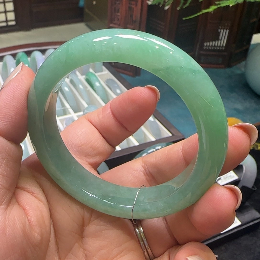 翡翠未镶嵌手镯满色翡翠手镯