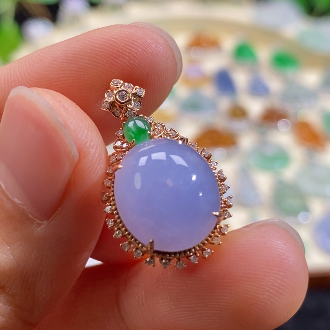 翡翠18K金镶嵌颈饰