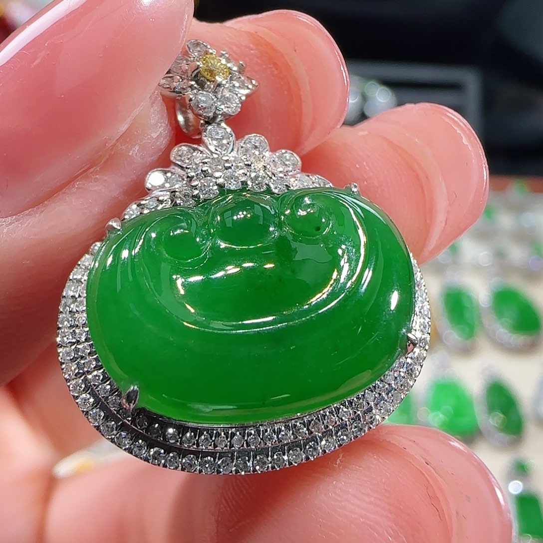 翡翠吊坠(不含链)18K金镶嵌