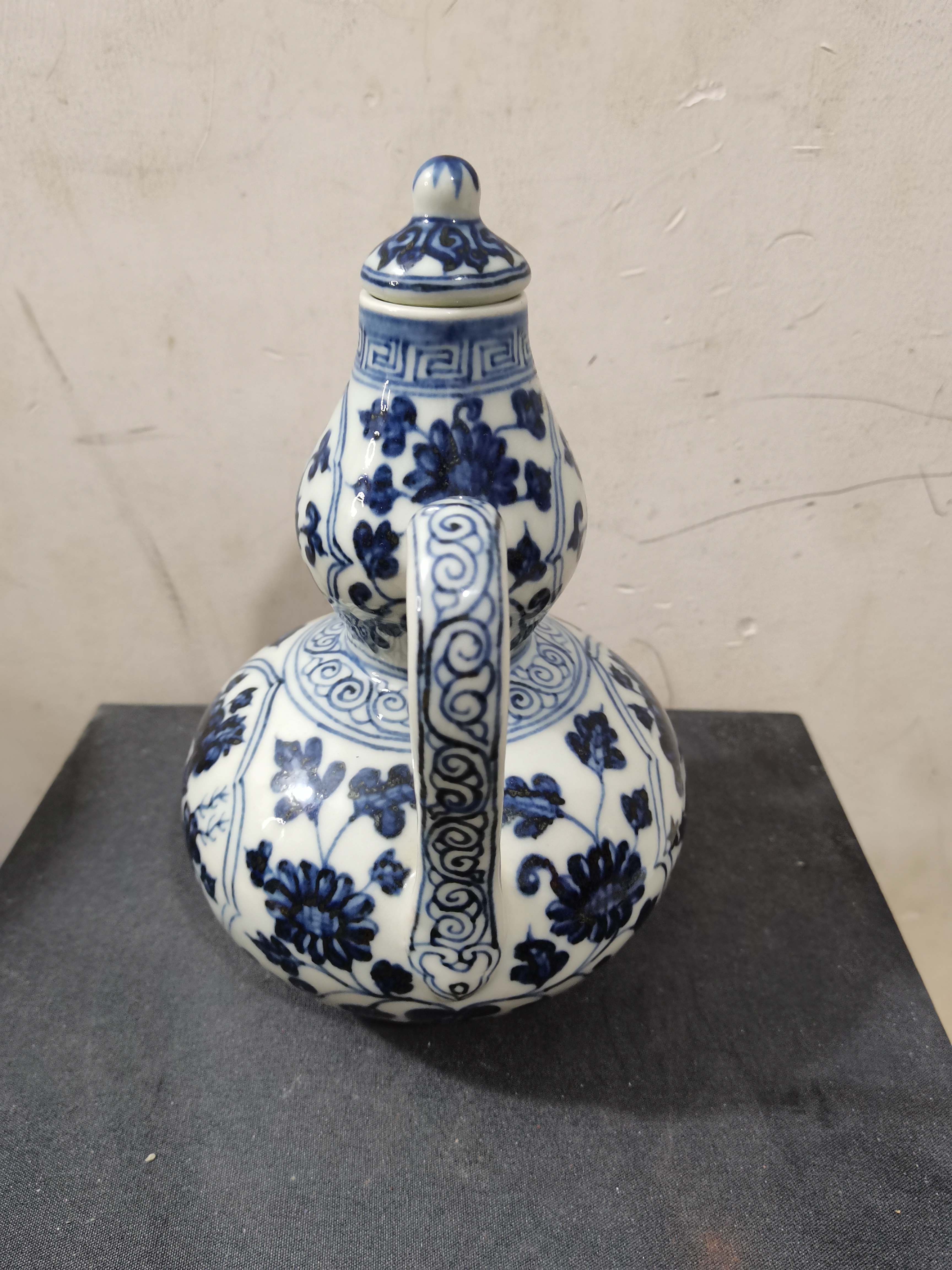 景德镇陶瓷青花壶