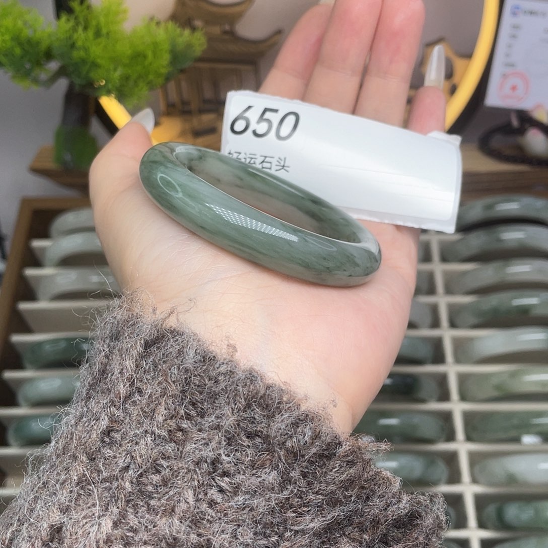 石英质玉未镶嵌手镯650
