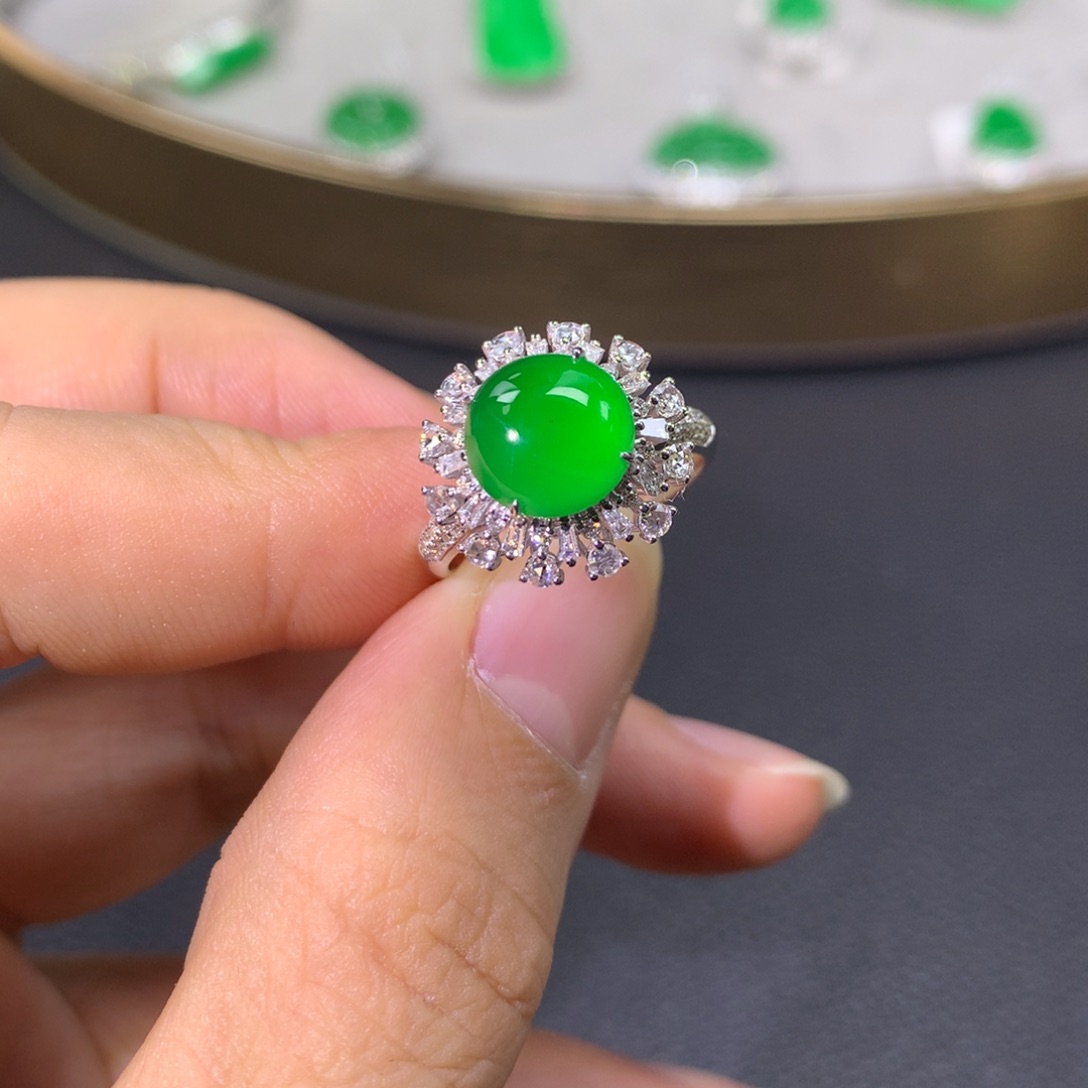 翡翠戒指18K金镶嵌翡翠