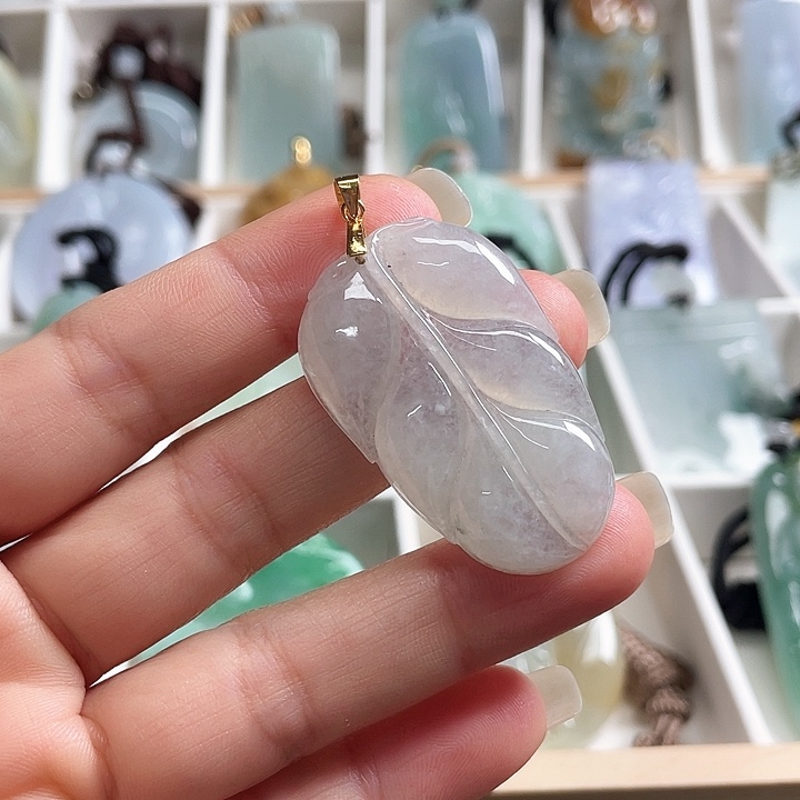 翡翠颈饰未镶嵌翡翠商品链接