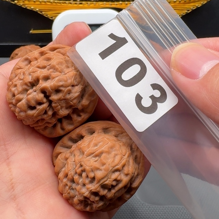 文玩核桃把件，*默金字塔