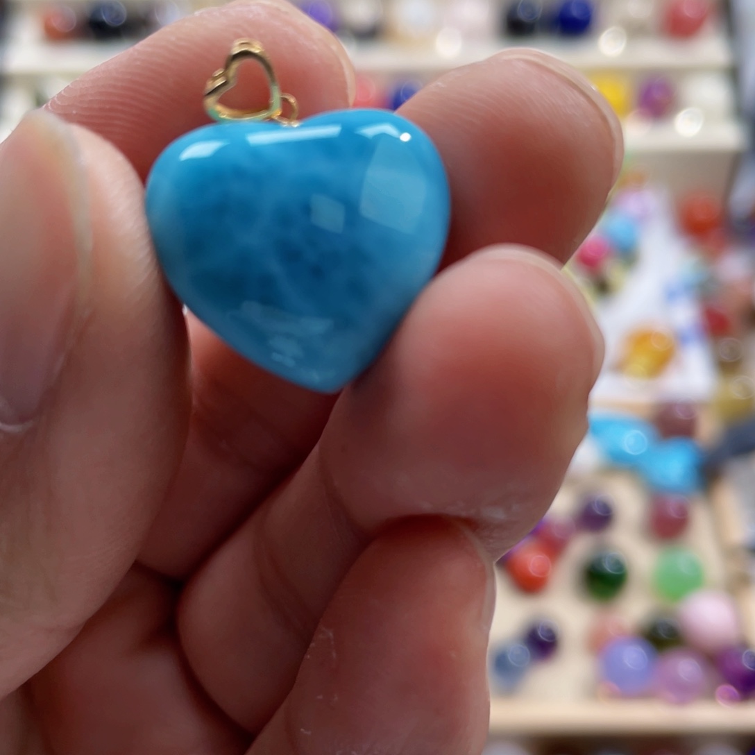 针钠钙石吊坠18K金镶嵌小*鱼