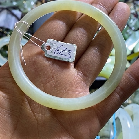 岫玉手镯未镶嵌62口径