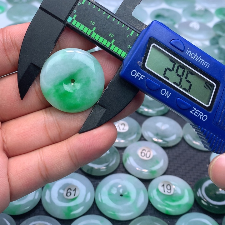 翡翠颈饰未镶嵌缅甸天然A货翡翠