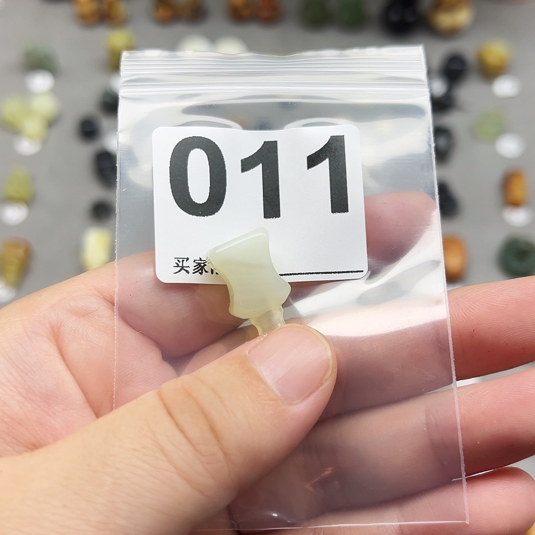 ᵕ****蛇纹石玉未镶嵌配珠