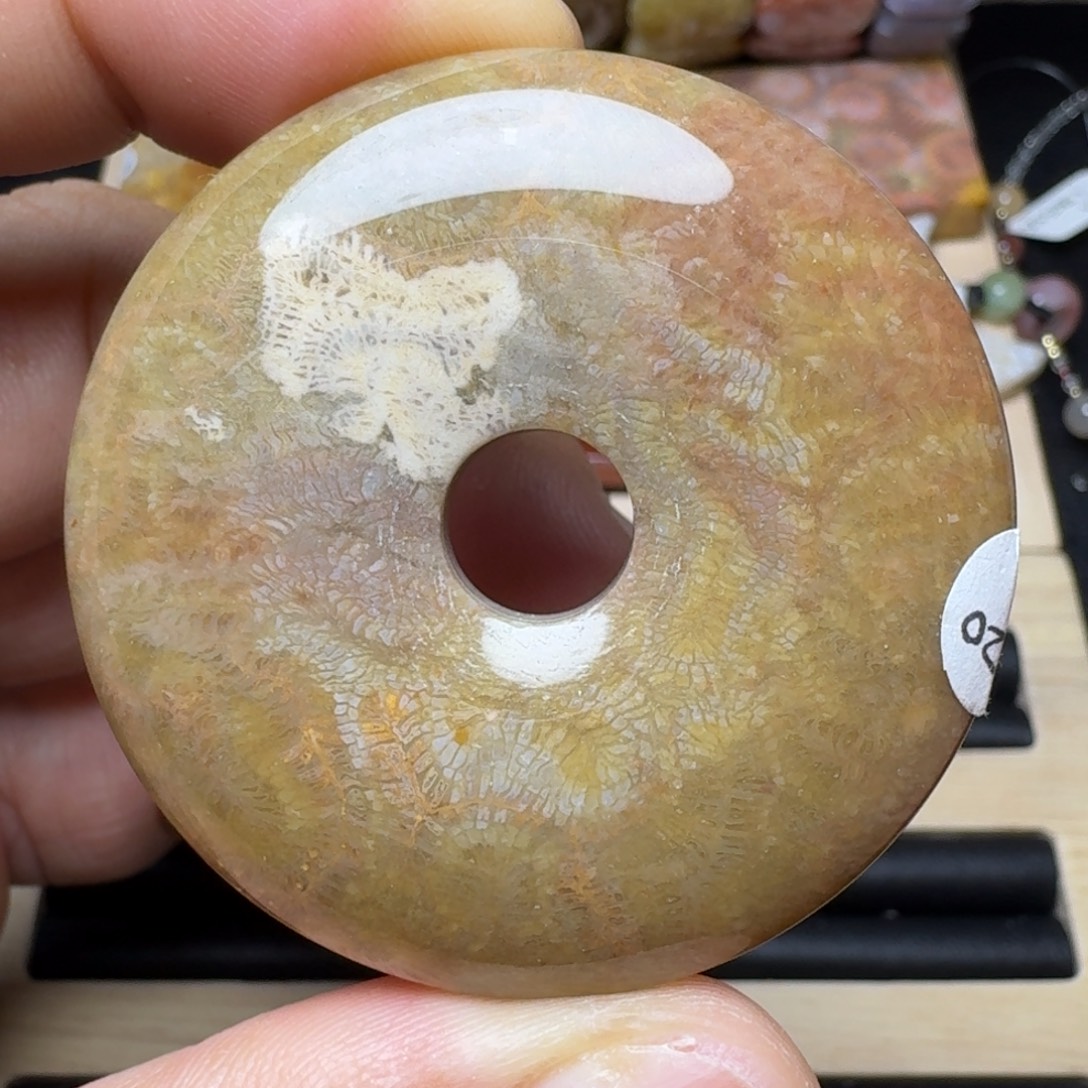 未镶嵌纯天然色有机玉石保真色硅化玉