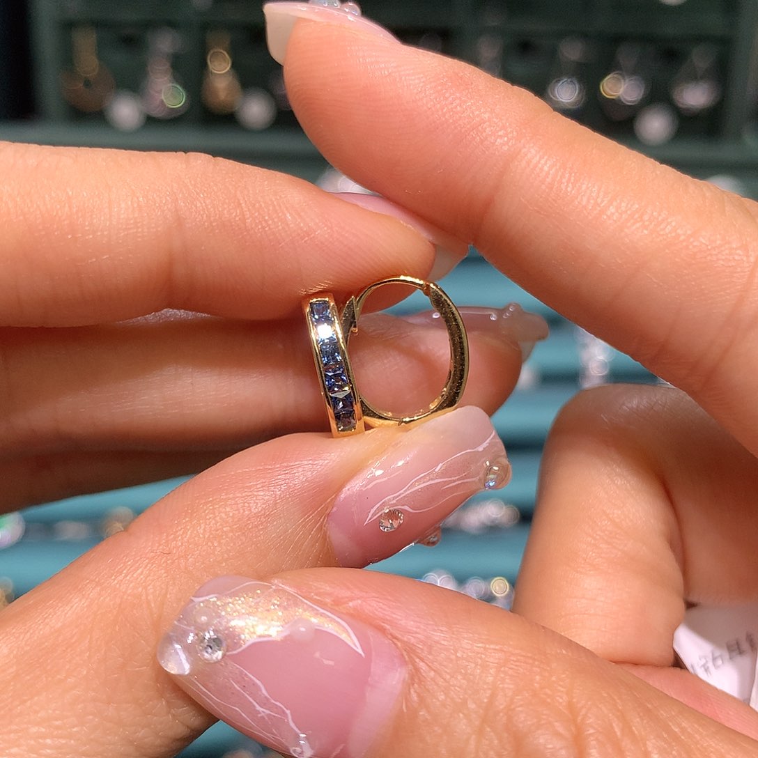 蓝宝石耳饰18K金镶嵌