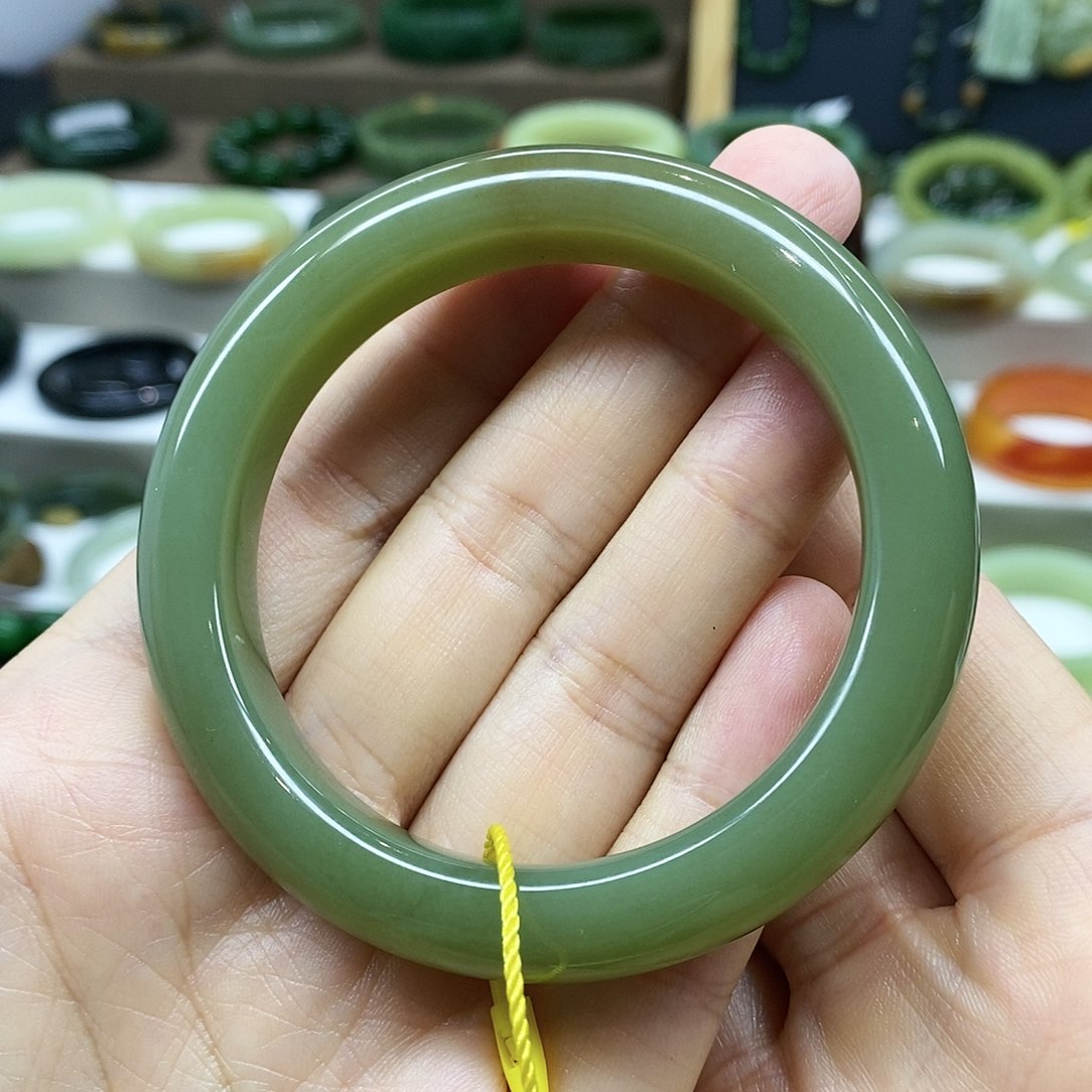 【闪购商品】未镶嵌手镯和田玉
