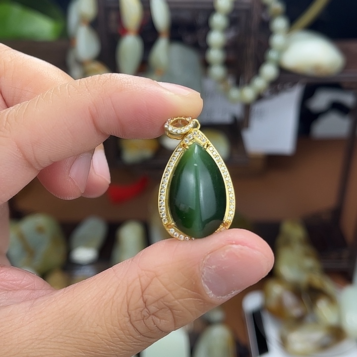 和田玉未镶嵌颈饰