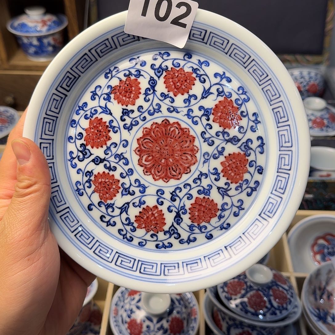 釉里红金刚莲壶承活动款