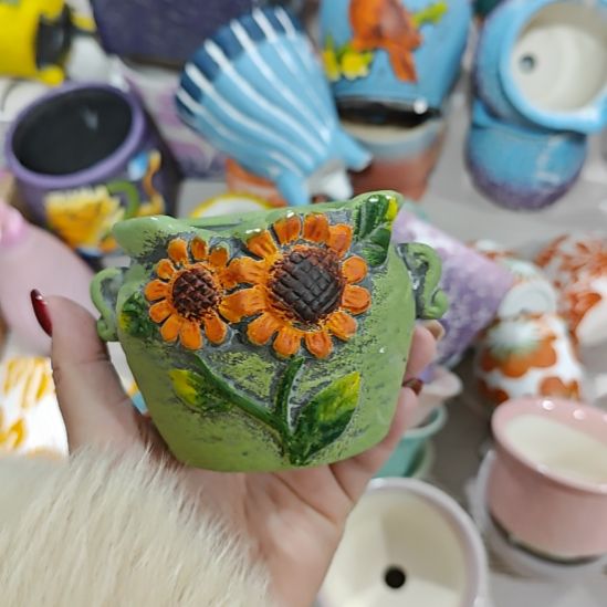 当场拍满15元发货不凑不发，花盆盆口不方不圆有针孔黑点是正常的，