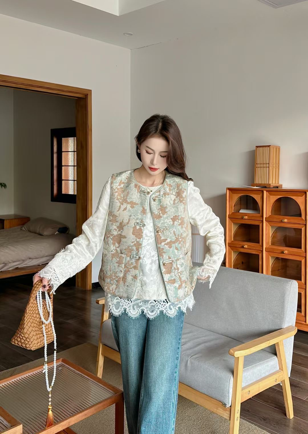 雅玲实体赋蓝归！重工植绒提花盘扣压襟背心马甲宽松新中式马夹女