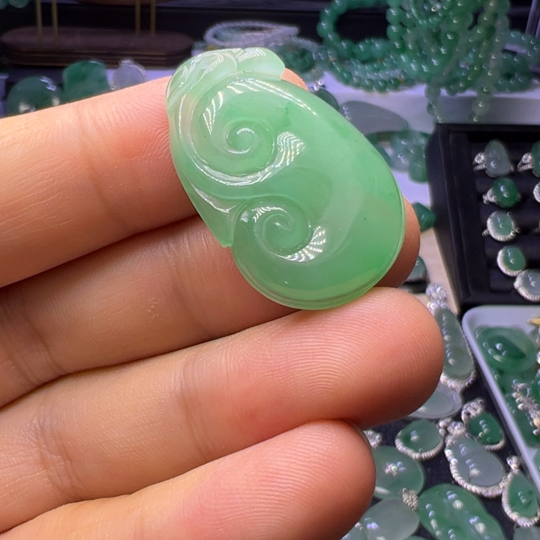 石英质玉（非洲翠）未镶嵌颈饰