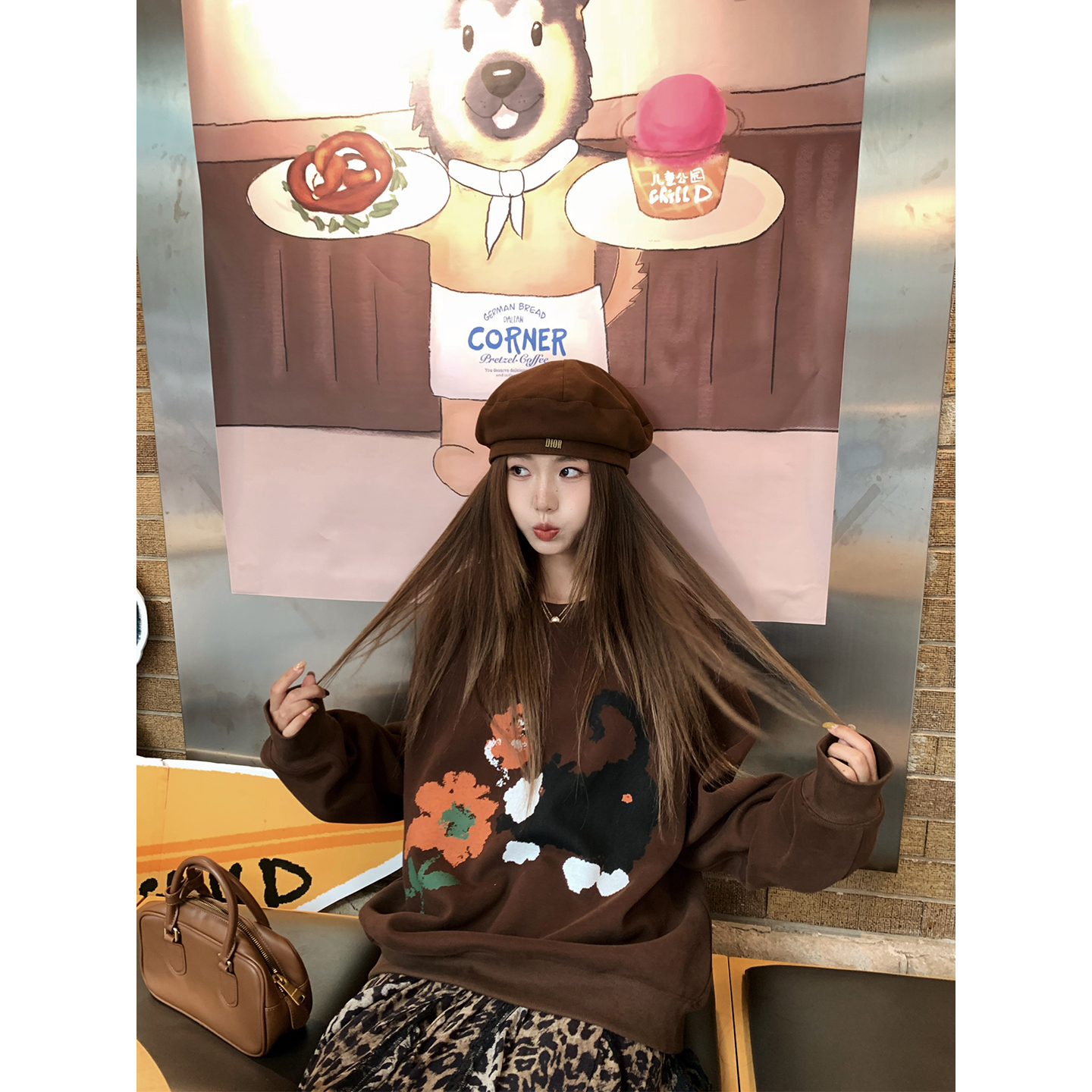 小君君布兰妮 奥莉喵/巴黎世喵姊妹款显瘦圆领套头卫衣