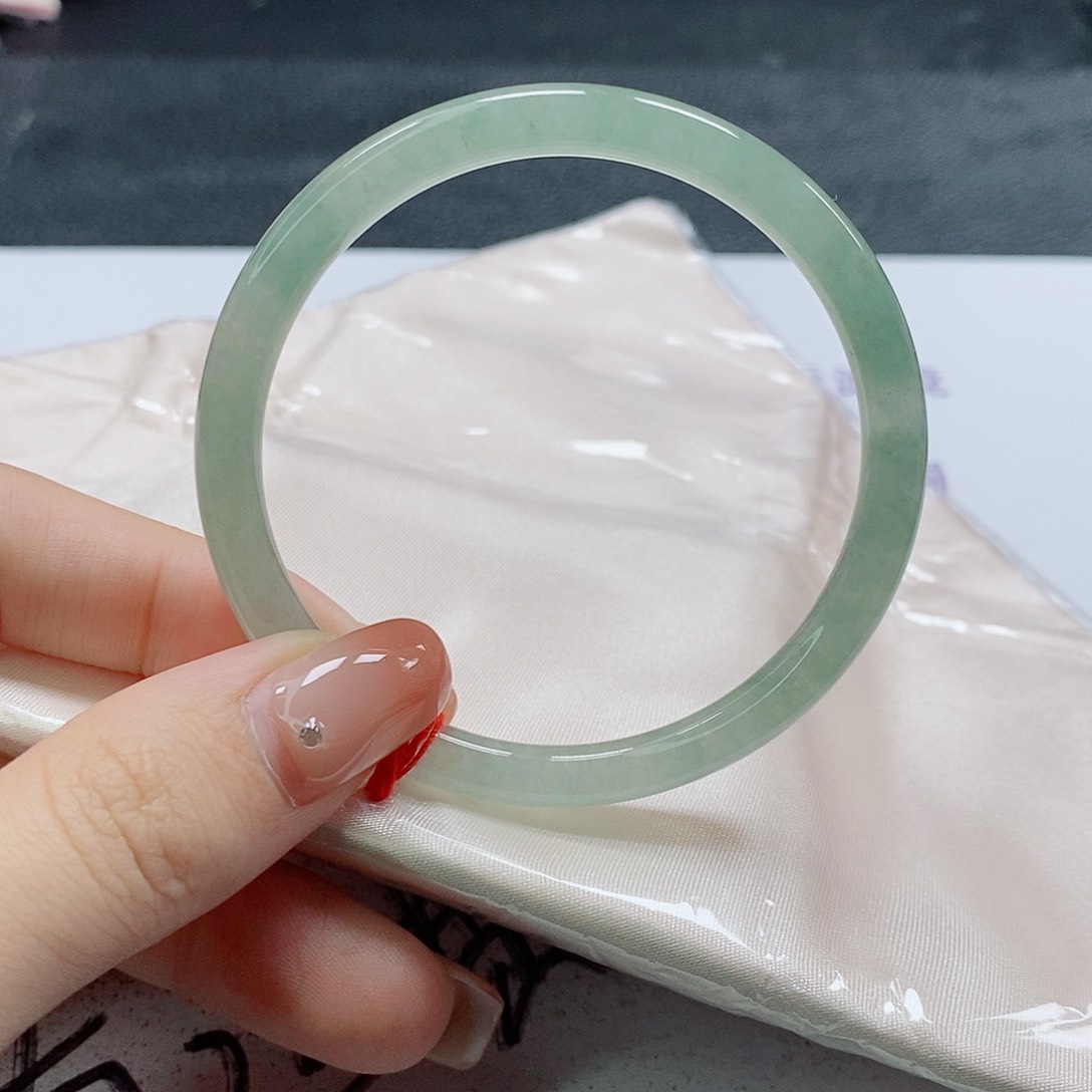 【闪购商品】未镶嵌手镯（圆镯）翡翠528号