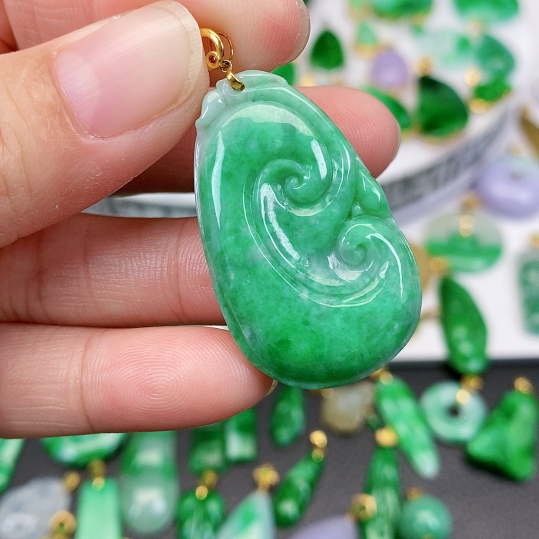 翡翠吊坠(不含链)18K金镶嵌