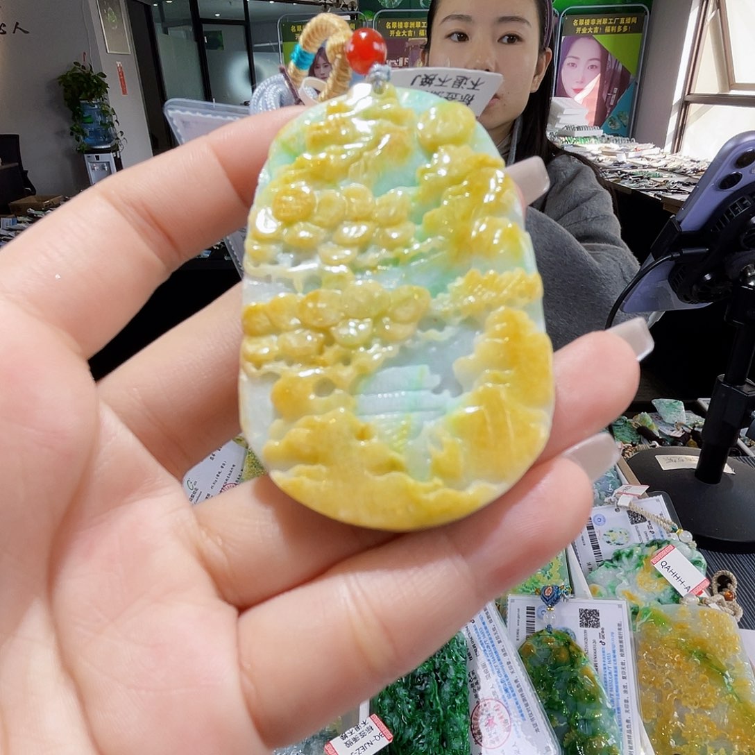 颈饰未镶嵌翡翠一