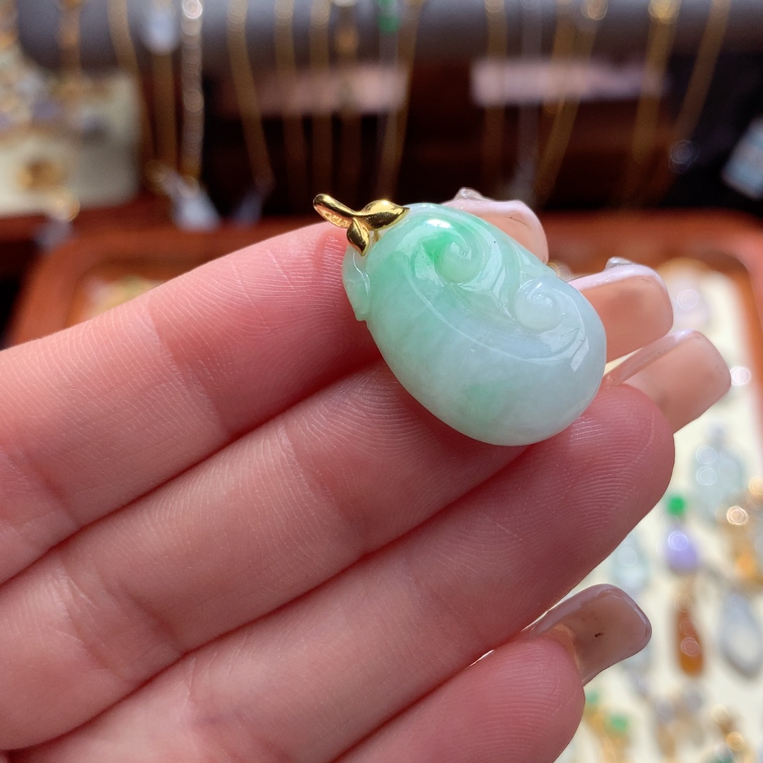 翡翠颈饰18K金镶嵌翡翠