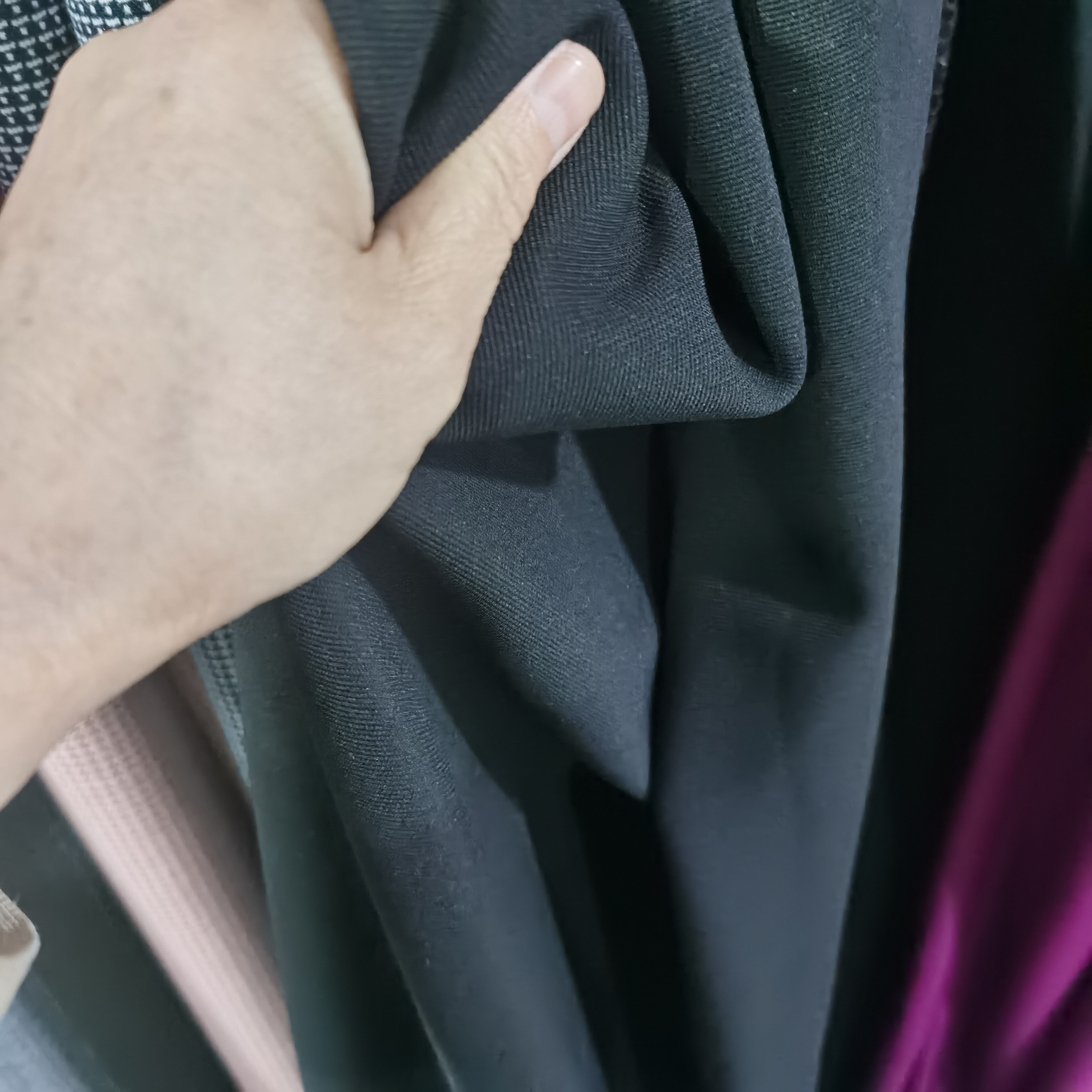 横罗牛奶丝布料黑2.2米布头