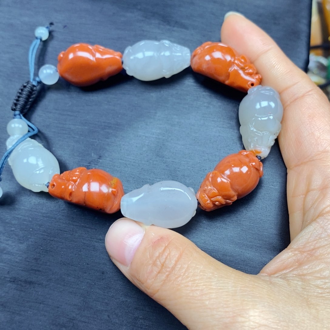 石英质玉（黄龙玉）颈饰未镶嵌