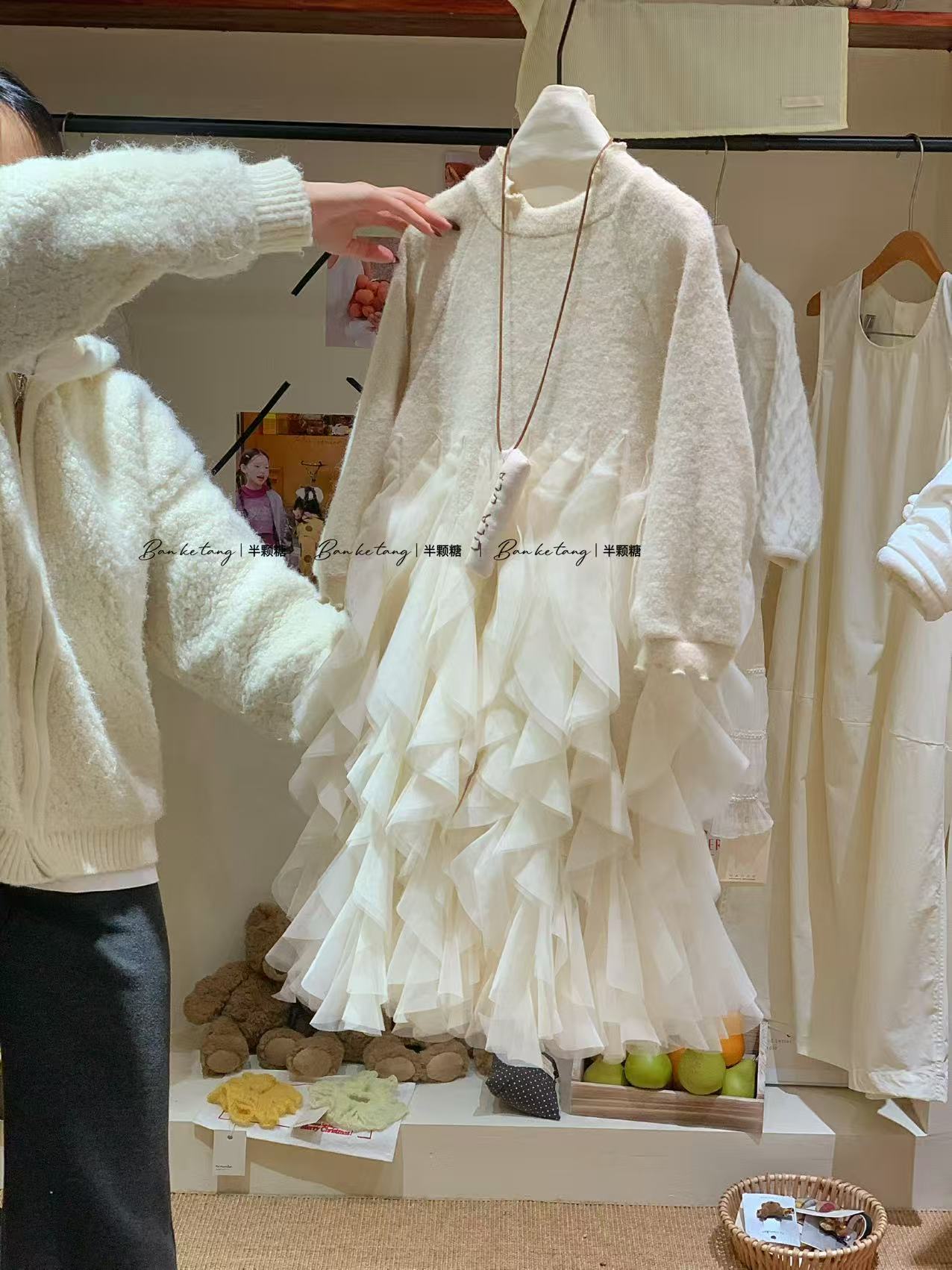 女童米色网纱连衣裙2025冬季韩版针织毛衣裙冬季加厚棉衣棉服外套