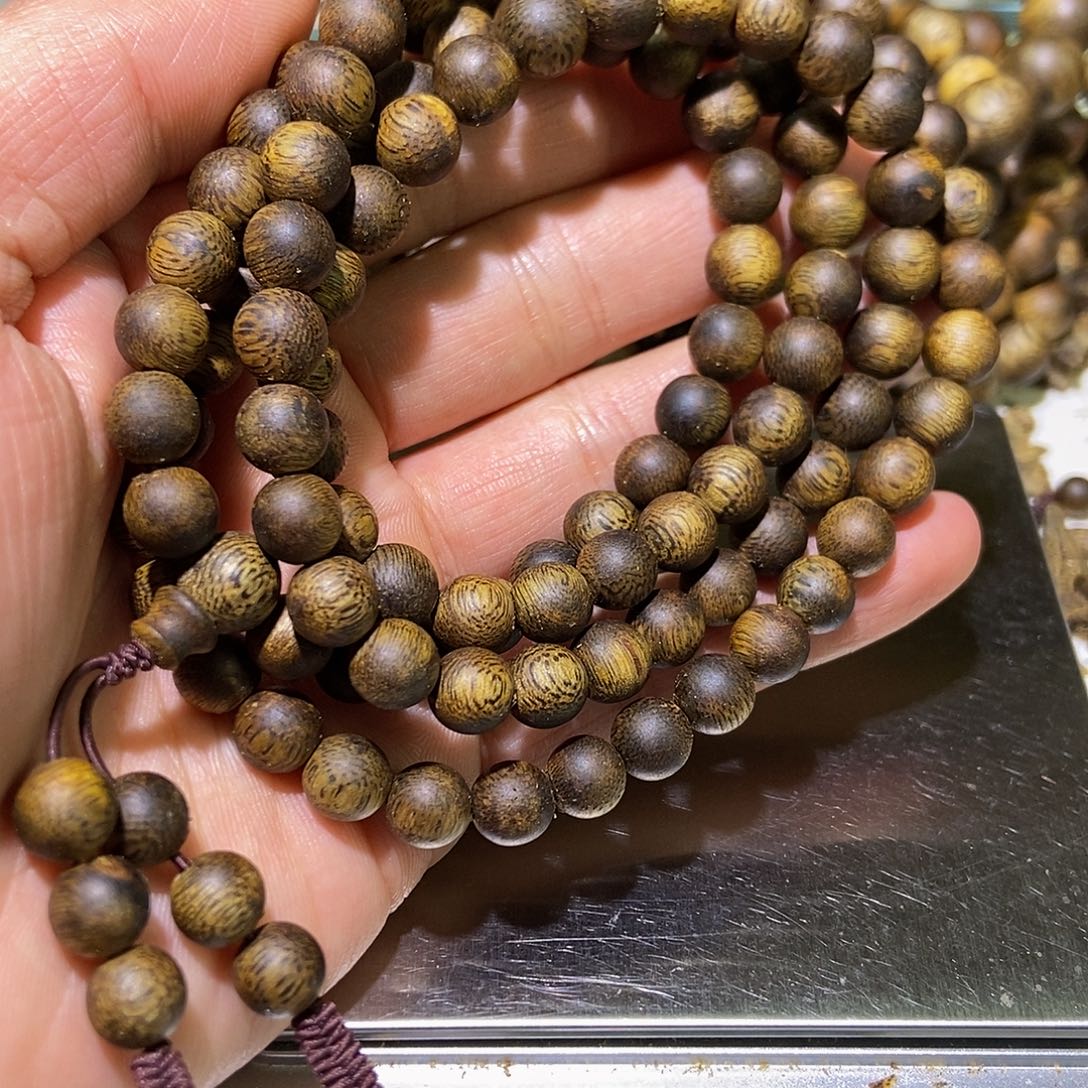 沉香手串一****、奇楠沉香08多圈